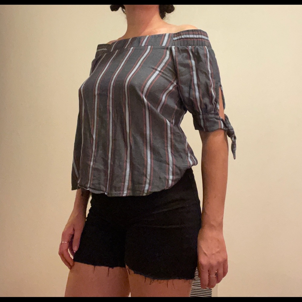 Shoulderless blouse